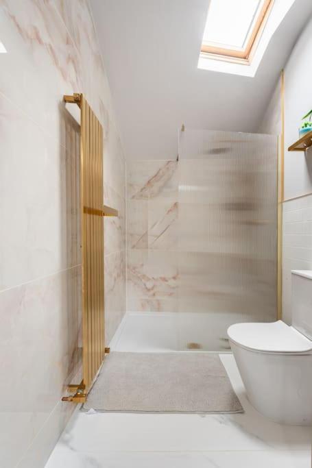Апартаменты Harbourside Haven - Stylish Retreat In Hotwell - Free Parking Бристоль Экстерьер фото