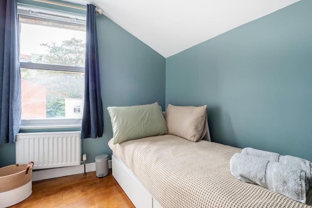 Апартаменты Harbourside Haven - Stylish Retreat In Hotwell - Free Parking Бристоль Экстерьер фото